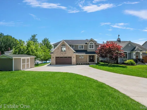 847 Fairview St, Lake Orion, MI 48362