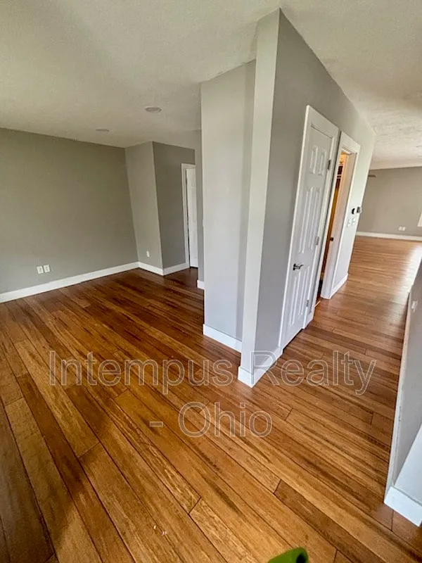 4 bed, 2.5 bath, 2048 sqft, $2,827 — Photo 4