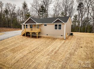 24 Owls Nest Ln, Hendersonville, NC 28792