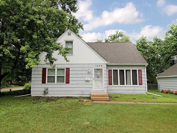 Check map views to see proximity to Mall of America, 494 and Cedar Ave shopping and restaurants, the airport and parks. "Compare and Come Home" starting with a .42 acre corner lot with off-street guest parking on the 42 x 17 ft driveway at right.