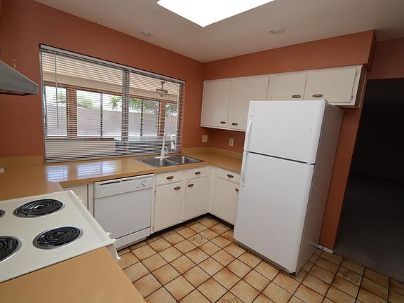 3rd image of 3381 W Blacksill Dr