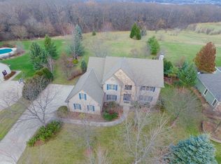 W292N3957 Round Hill Cir, Town Of Delafield, WI 53072