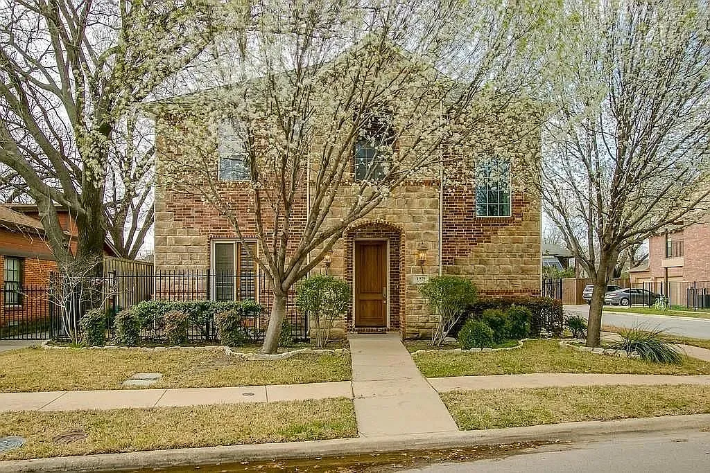 3 bed, 2.5 bath, 2541 sqft, $4,300 — Photo 1