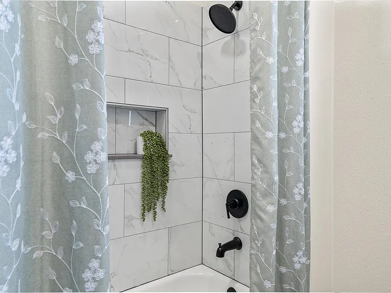515 E Morton St — Photo 14