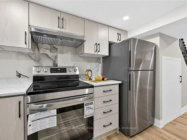 150 Brucedale Ave E #LOWER — Photo 6