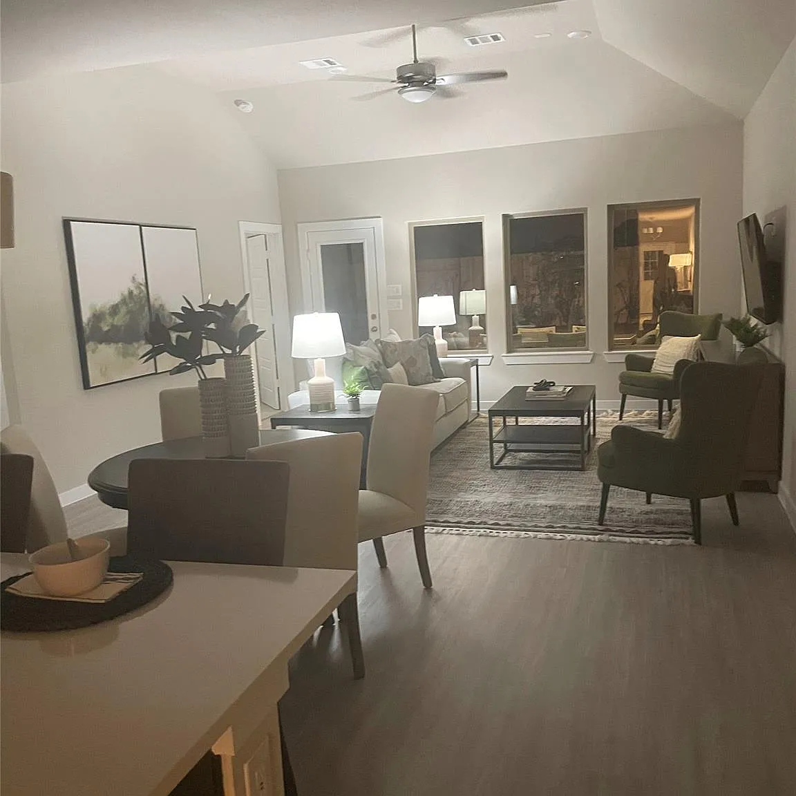 3 bed, 2.0 bath, 1335 sqft, $2,400 — Photo 4