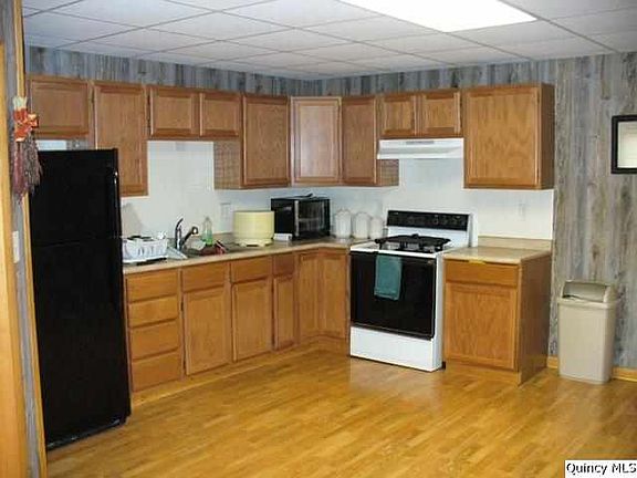 Home for Sale in NewCanton, IL $29,900