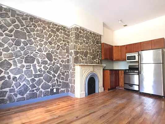 Rented by Evergreen Apartments BK | media 22