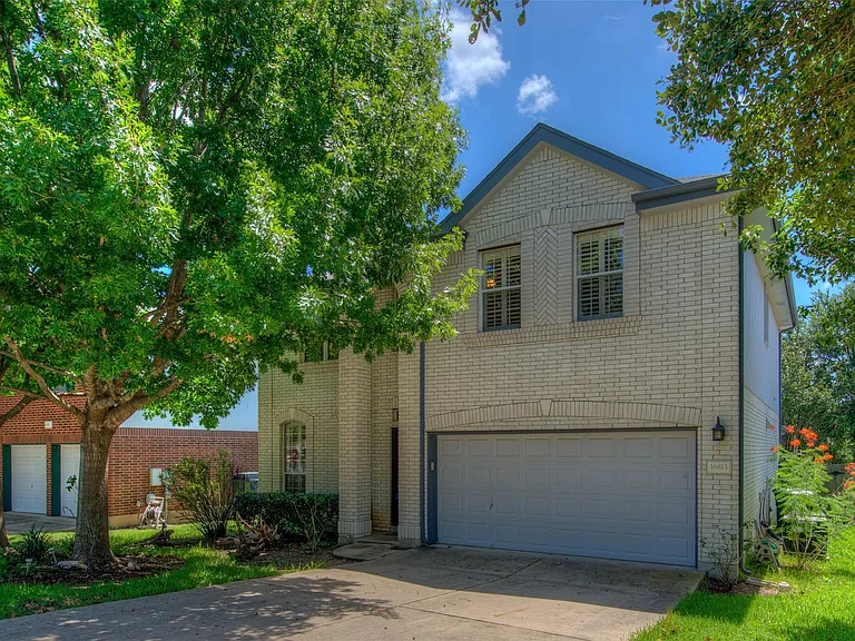 16813 Luckenwald Dr — Photo 2
