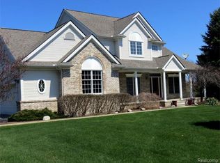 10369 Greystone Ct, Brighton, MI 48114