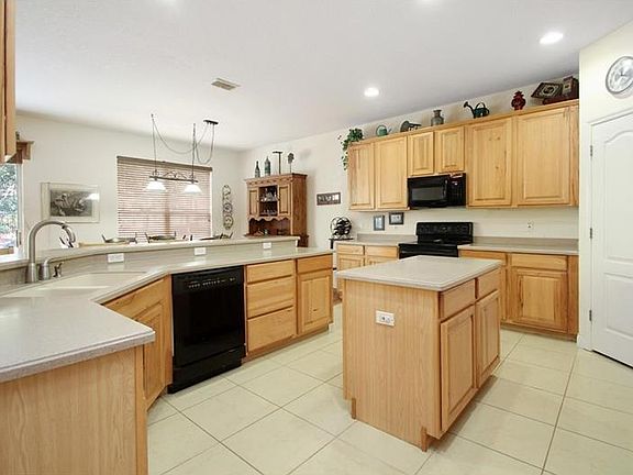 4th image of 1919 Breezy Hill Dr