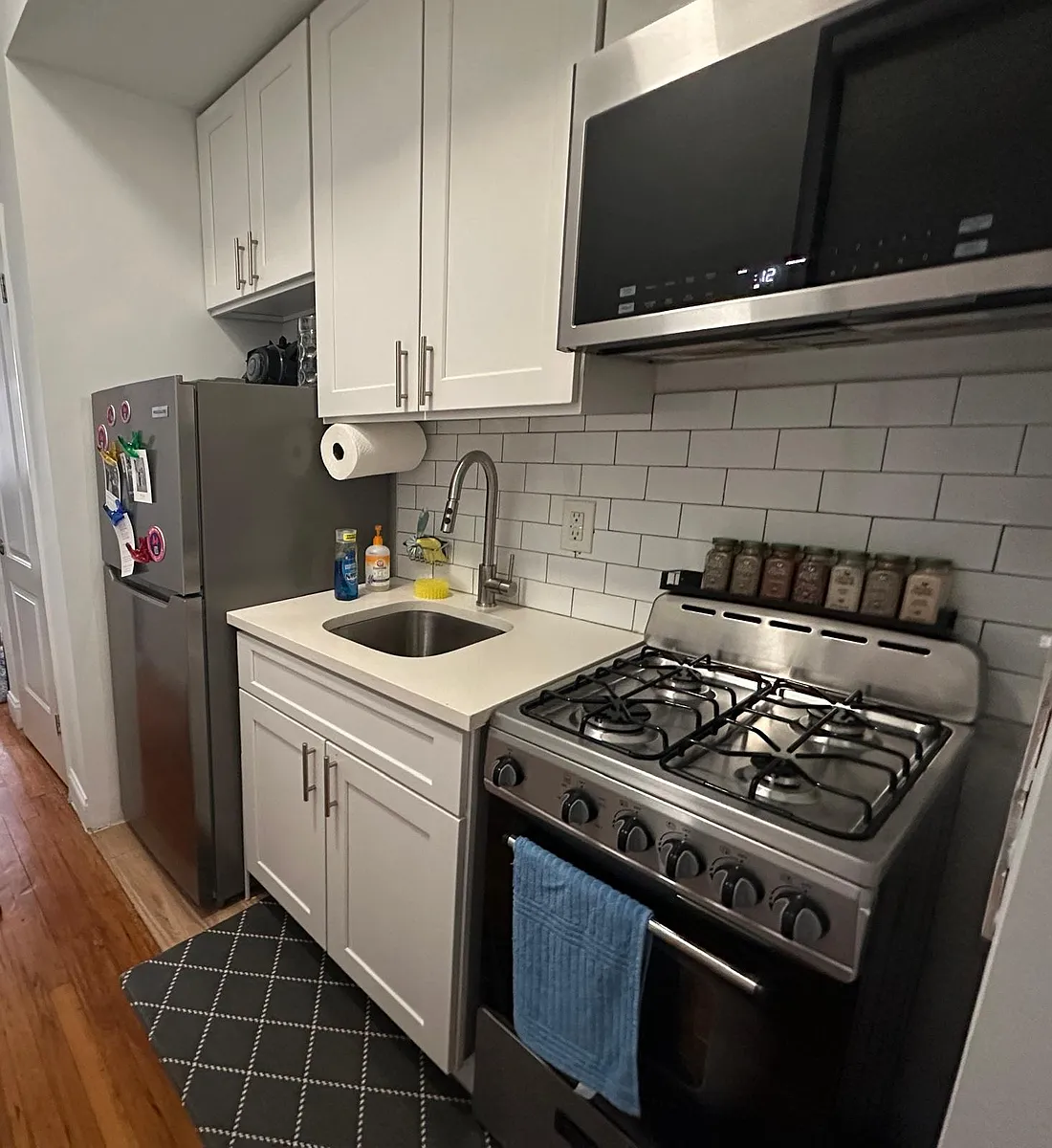 Building Photo - 214 W 102nd St #2A