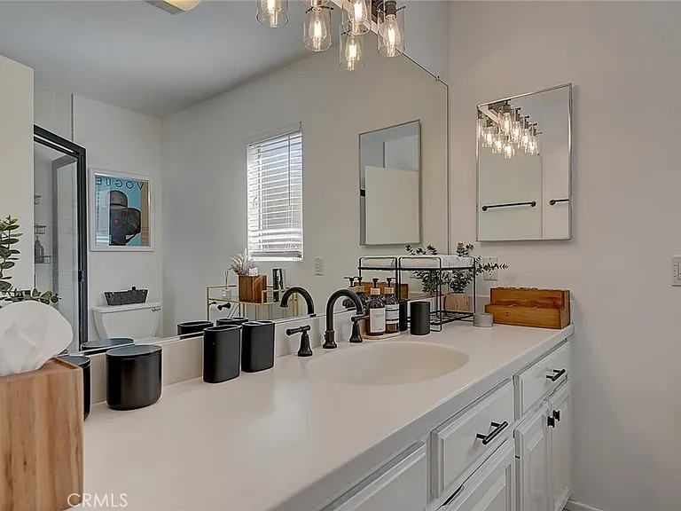 444 N Shattuck Pl — Photo 27