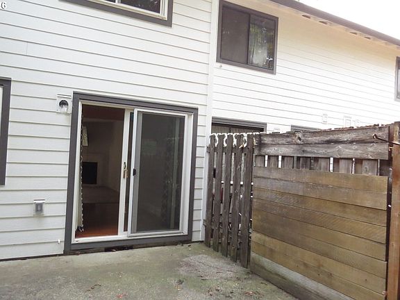 4th image of 11995 SE Holgate Blvd