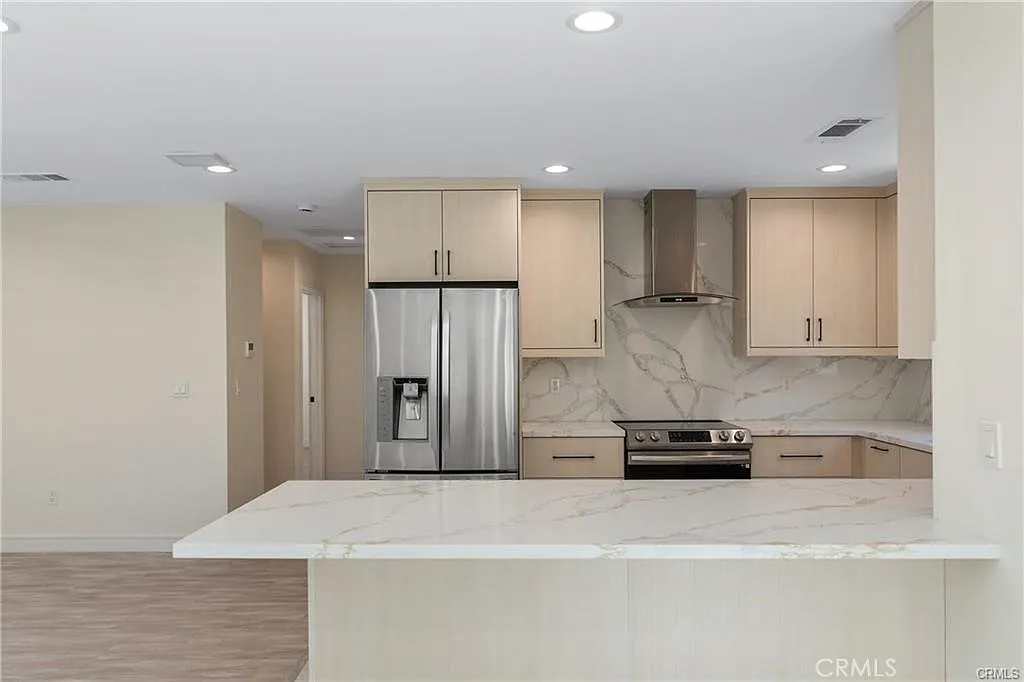 2 bed, 1100 sqft, $4,000 — Photo 4