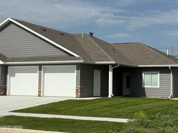 145 Meadow Dr, Watertown, SD 57201