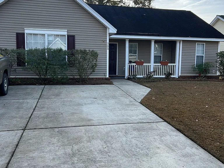 305 Rose Marie Ln — Photo 1