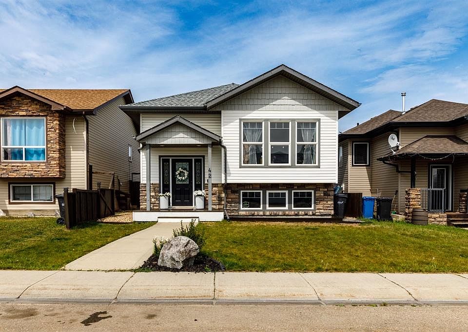 1st image of 42 S Hawthorne Way