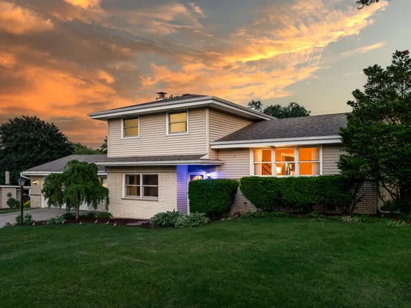 21485 Belgren ROAD, Waukesha, WI 53186