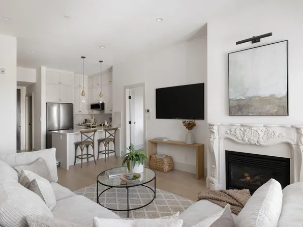 1335 Bear Mountain Pkwy #403, Langford, BC V9B 6T9