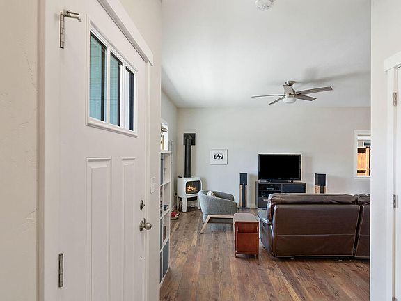 5th image of 516 SE Gleneden Pl
