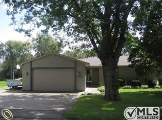 365 Reymont Rd, Waterford, MI 48327