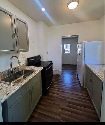 3rd image of 1321 Avery St