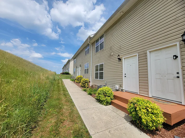 652 Grays Pointe Ct — Photo 25