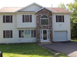 6017 Boardwalk Dr, Tobyhanna, PA