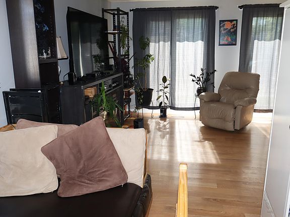 3rd image of 147 Garwood Cres