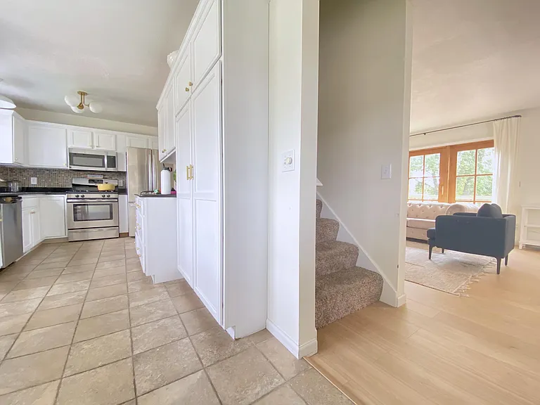 1418 Manton St NE — Photo 4