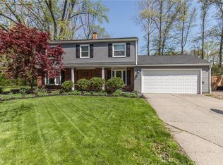 9046 Pin Oak Dr, Olmsted Falls, OH 44138