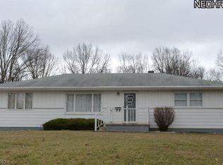 4508 Warwick Dr N, Canfield, OH