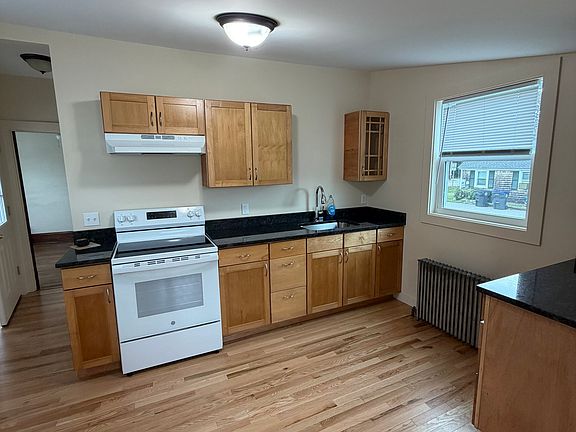 5th image of 141 Bristol Ferry Rd #1