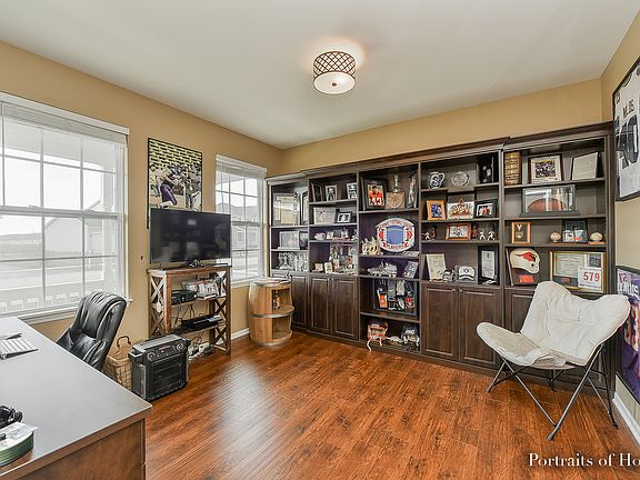 4th image of 4661 McLaren Dr