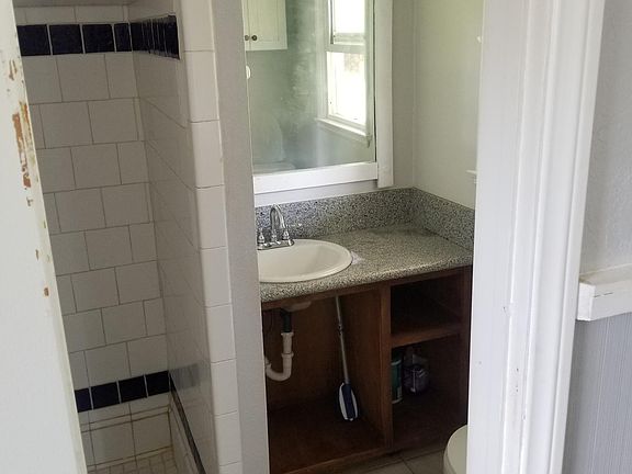 4th image of 1048 W 26th St