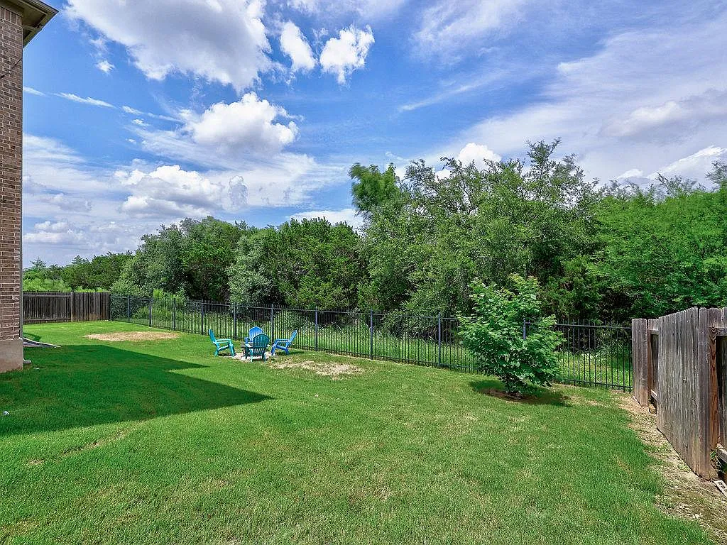 4 bed, 3.0 bath, 2723 sqft, $3,300 — Photo 2