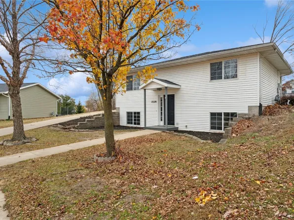 1828 Americus Dr SE, Cedar Rapids, IA 52403