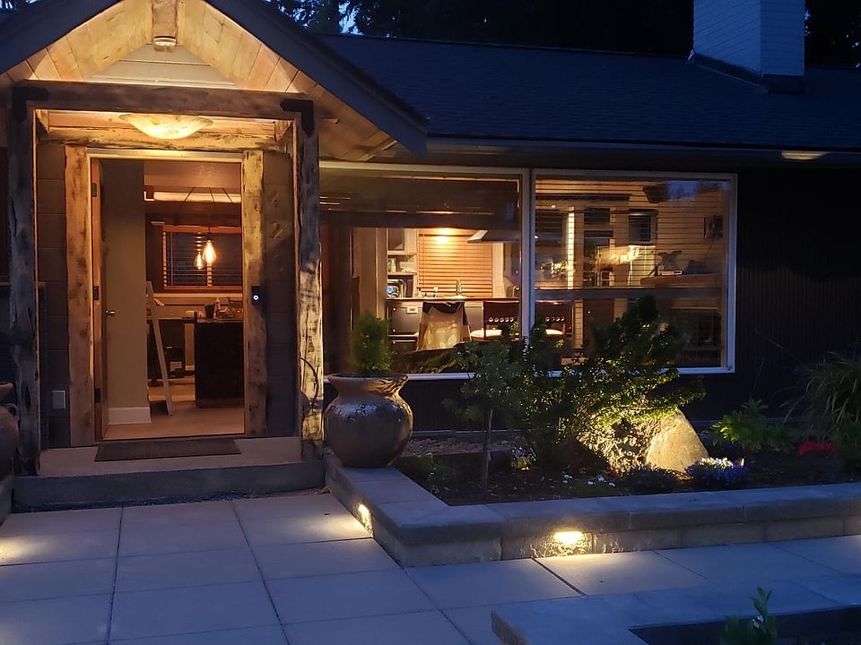 2nd image of 420 NW 203rd St
