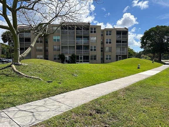 2nd image of 9480 Tangerine Pl APT 103