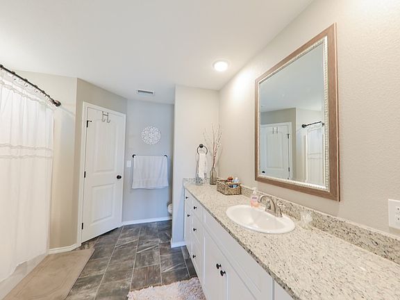 4th image of 1303 E Spruce Ave