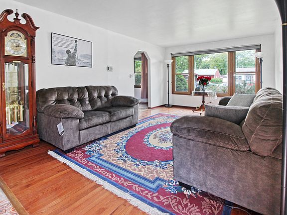 5th image of 14137 S Hoxie Ave