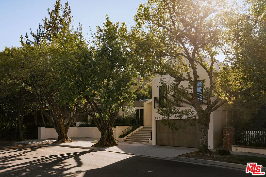 5 bed, 5.5 bath, 6320 sqft, $30,000 — Photo 4