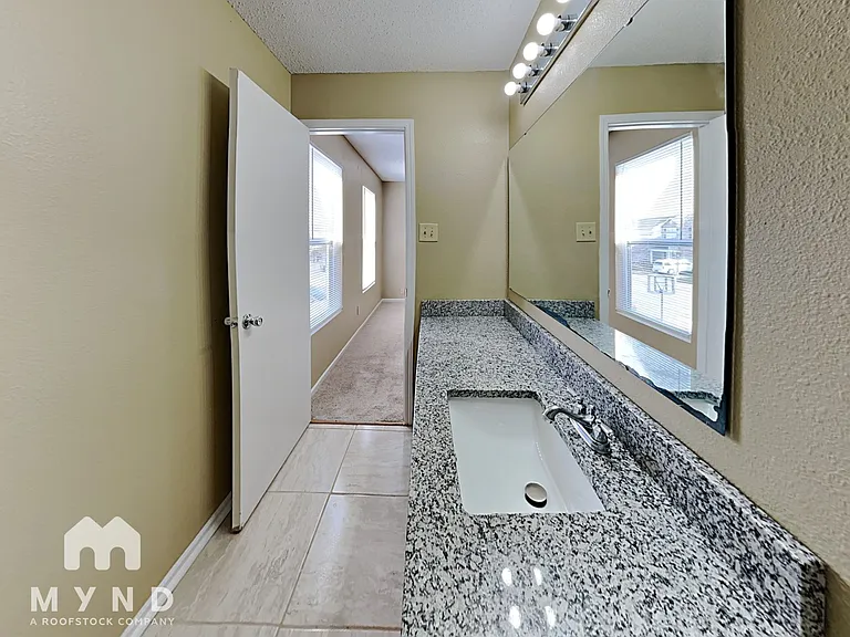 9526 W Lantern Ln — Photo 13