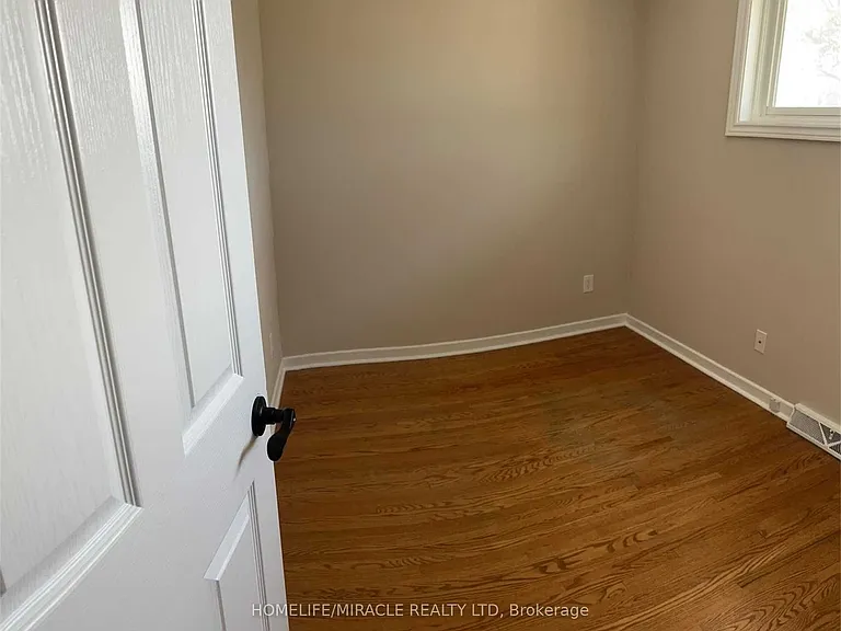 78 Regent Dr — Photo 8