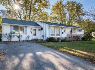 14 Burbank Dr, Warwick, RI 02886