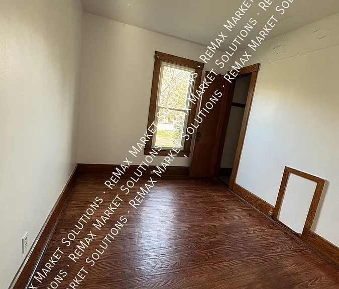 541 Park Ave — Photo 18