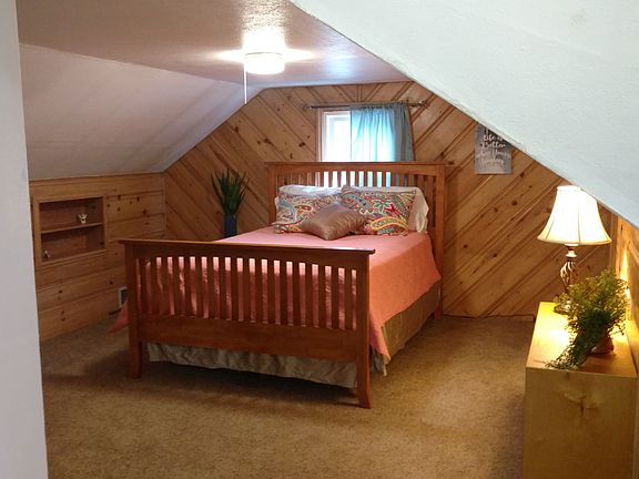 MBR -- King bed would fit!