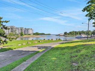 2 Harbor Lane #301, New Rochelle, NY 10805