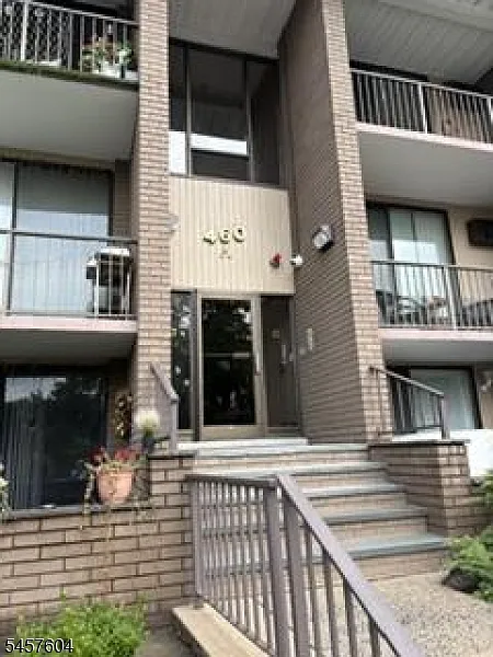 1 bed, 1.0 bath, 752 sqft, $2,200 — Photo 2